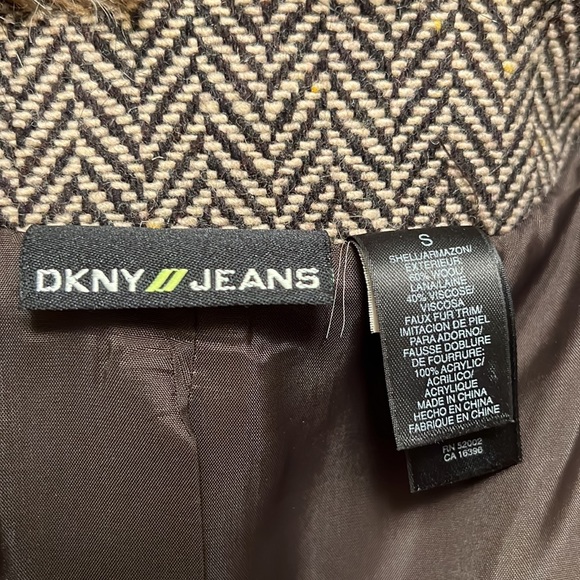 Vintage-Inspired DKNY Herringbone Midi Coat with Fur Collar & Cuffs - Picture 8 of 8